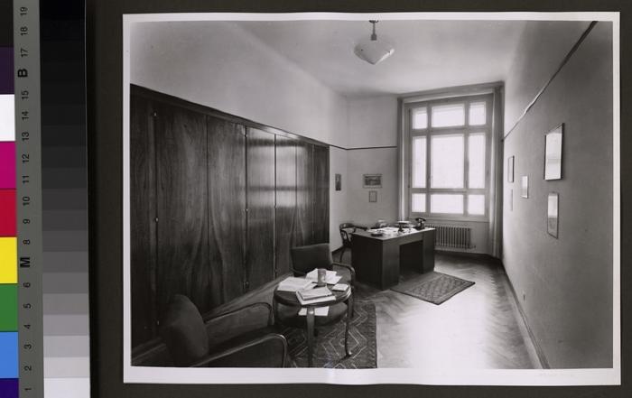Bureau du Professeur du Laboratoire de l'Institut d'hygiène et de bactériologie, actuel Institut de microbiologie.