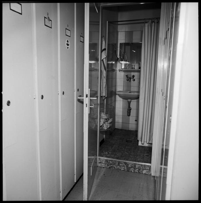 Hôpital cantonal: service d'anesthésie, bureau des anesthésistes, commodités.