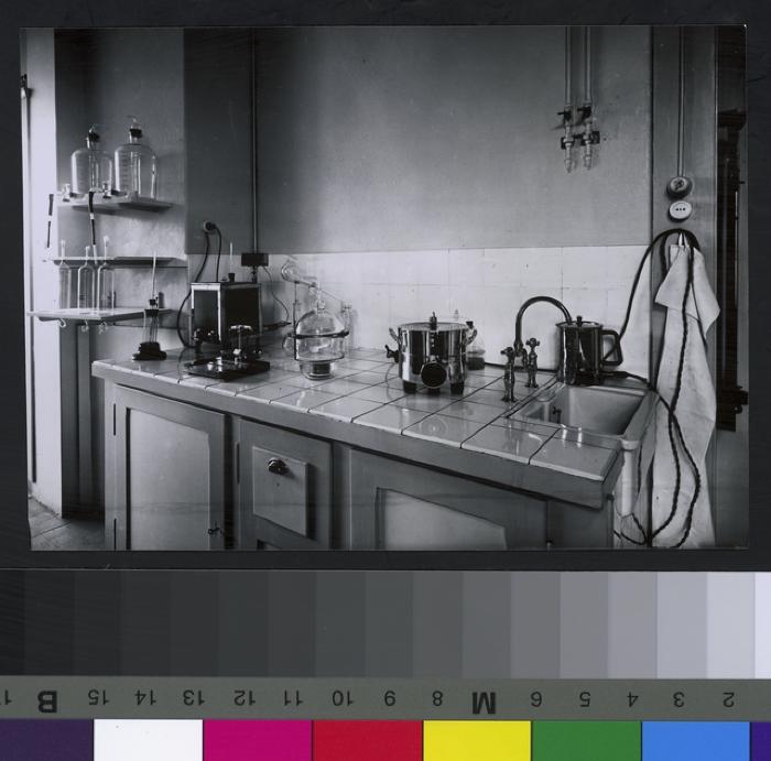 Laboratoire de l'Institut d'hygiène et de bactériologie, actuel Institut de microbiologie.