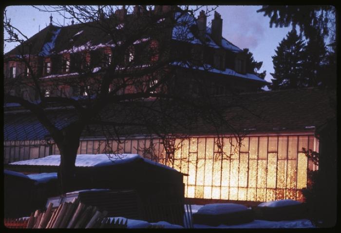 Site du CHUV avant la construction de ce dernier. Sur l'arrière plan, l'institut de microbiologie.