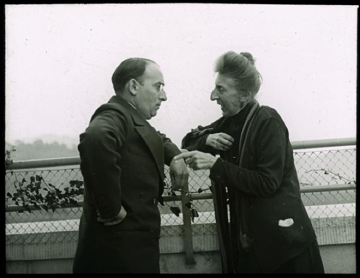 Le Dr Charlotte Olivier et le Dr Frossard en pleine discussion.