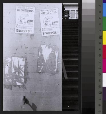 Affichage sauvage à la faculté de médecine (école de médecine Bugnon 9) contre le numerus clausus: affiche.