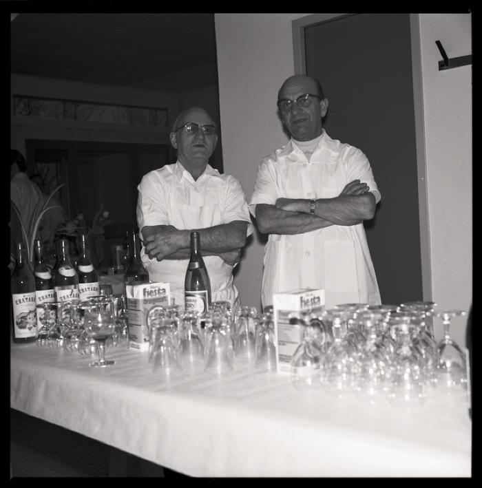 Sociabilité: activité récréative. Verrée d'adieux en radiologie.