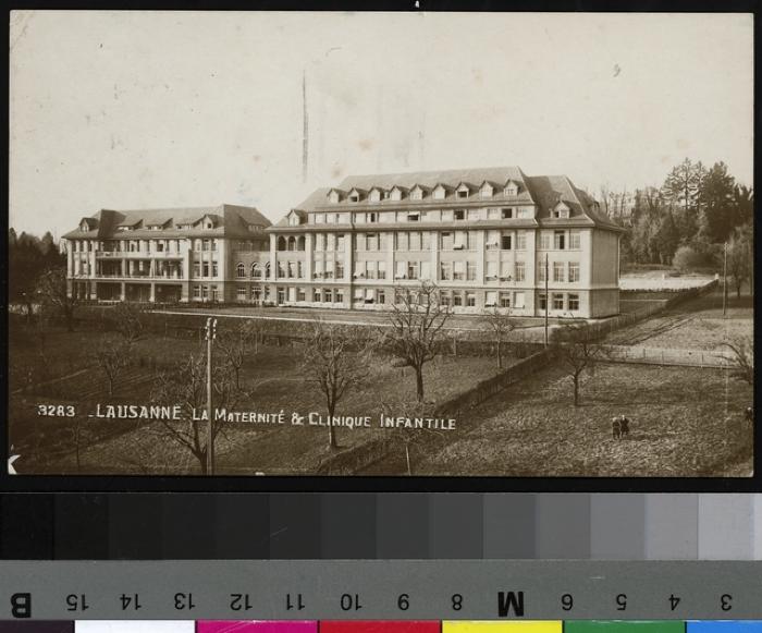 Vue sur le bâtiment de la Clinique Infantile et de la maternité