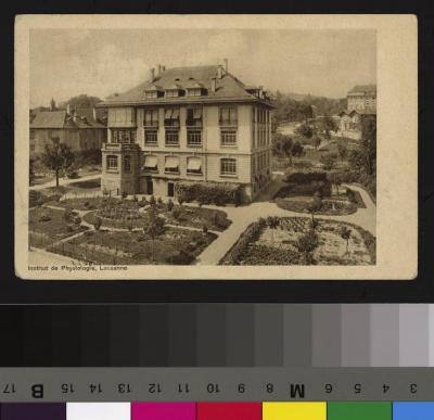 Vue sur la façade arrière de l'Institut de Physiologie de Lausanne et de son jardin ainsi que des bâtiments alentour.